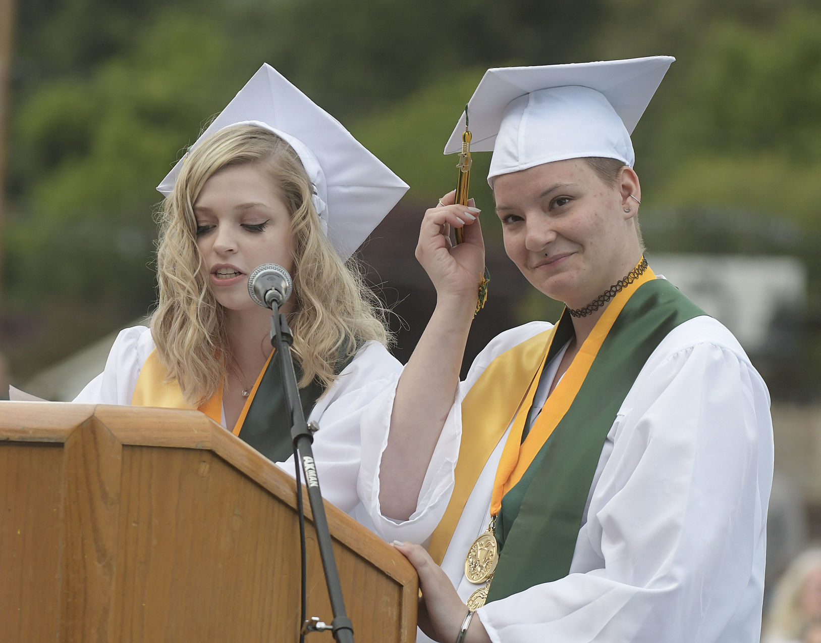 060819-adh-nws-Sweet Home Graduation02-my